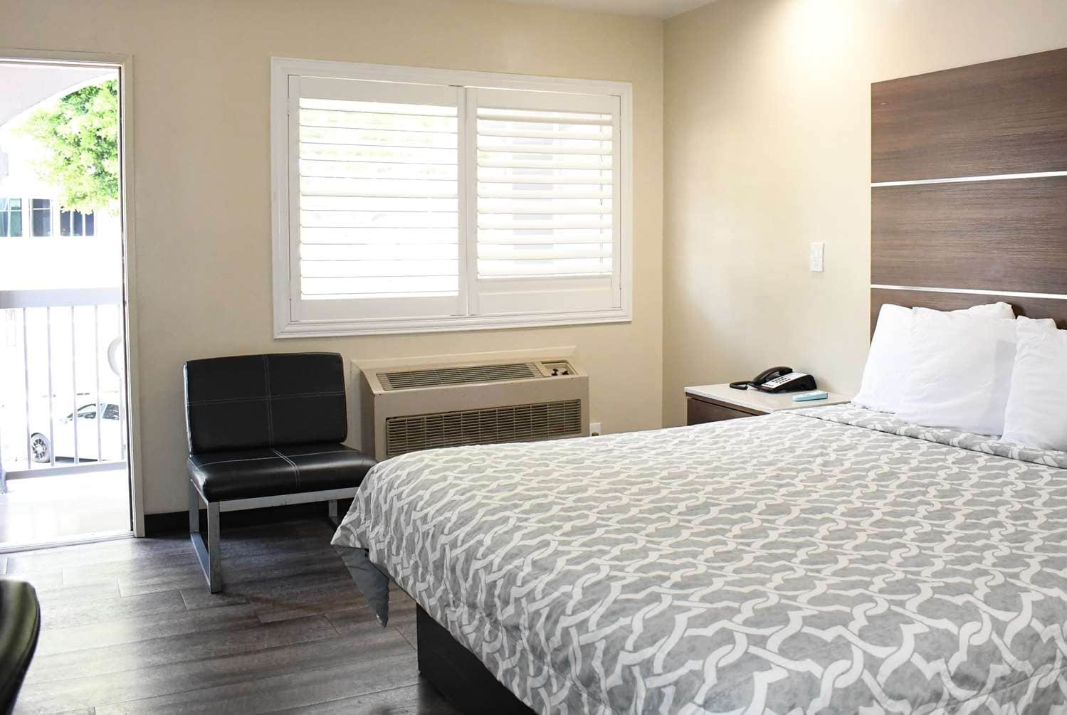 Travelodge by Wyndham Long Beach Convention Center