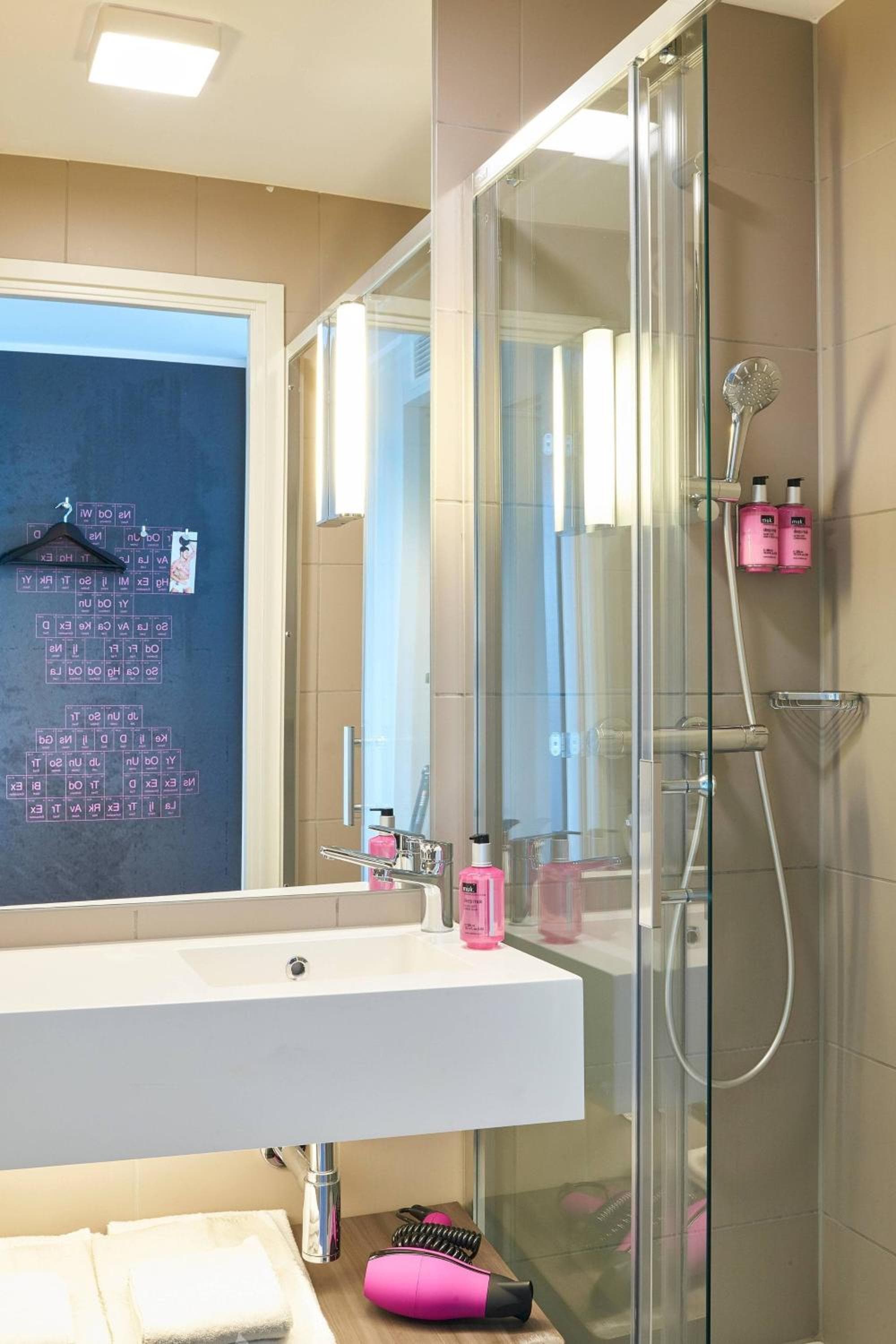 Moxy Aberdeen Airport