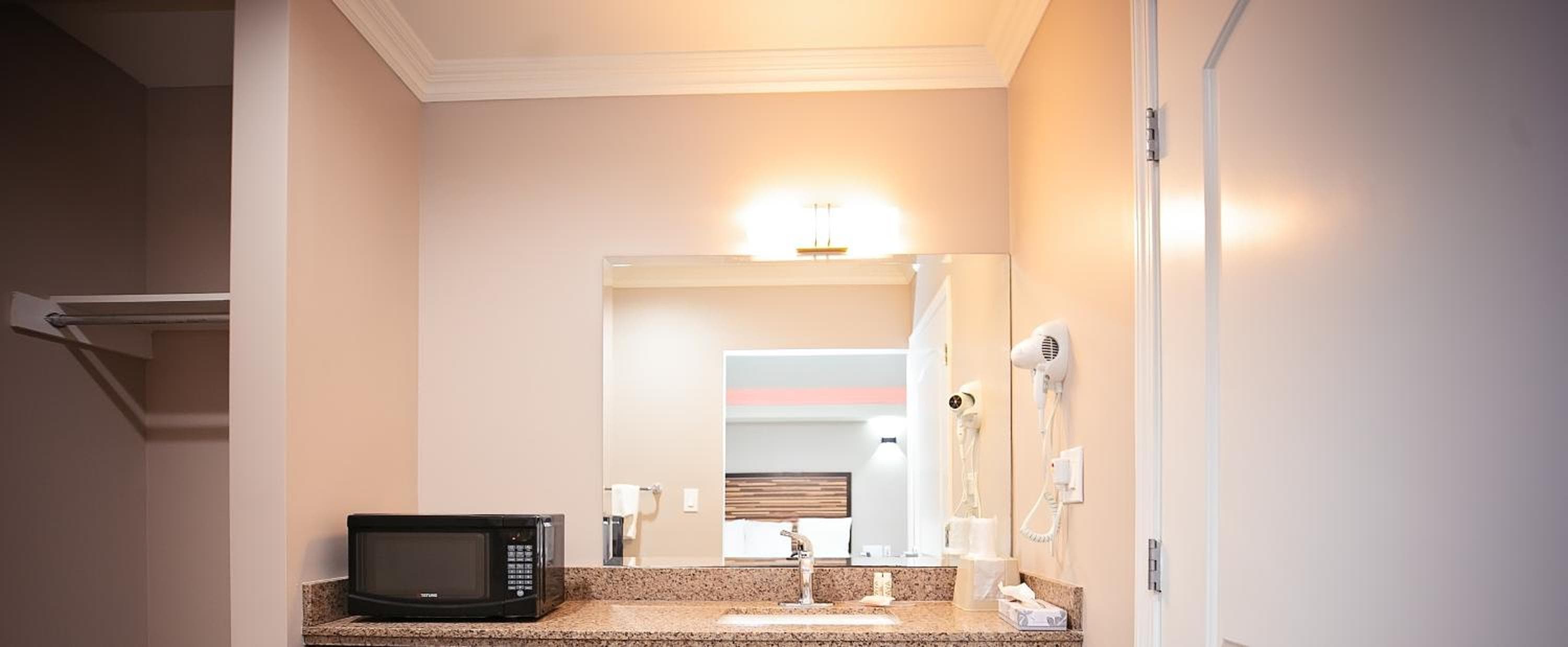 Diamond Bell Inn & Suites