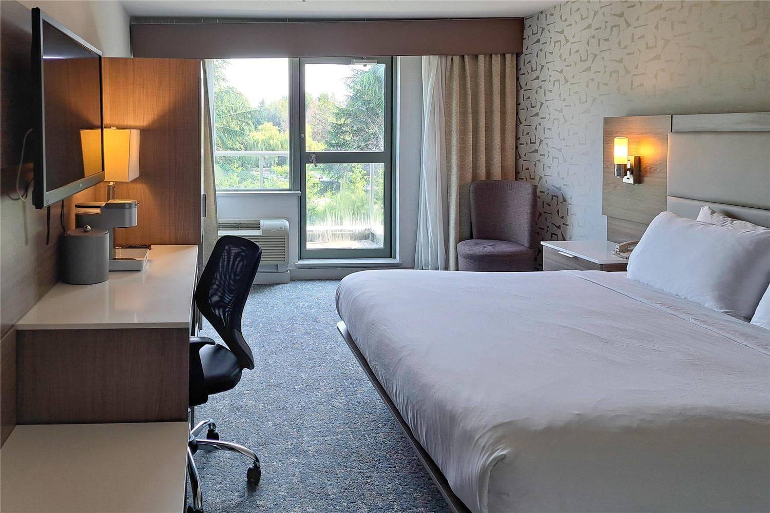 Comfort Hotel Vancouver Airport