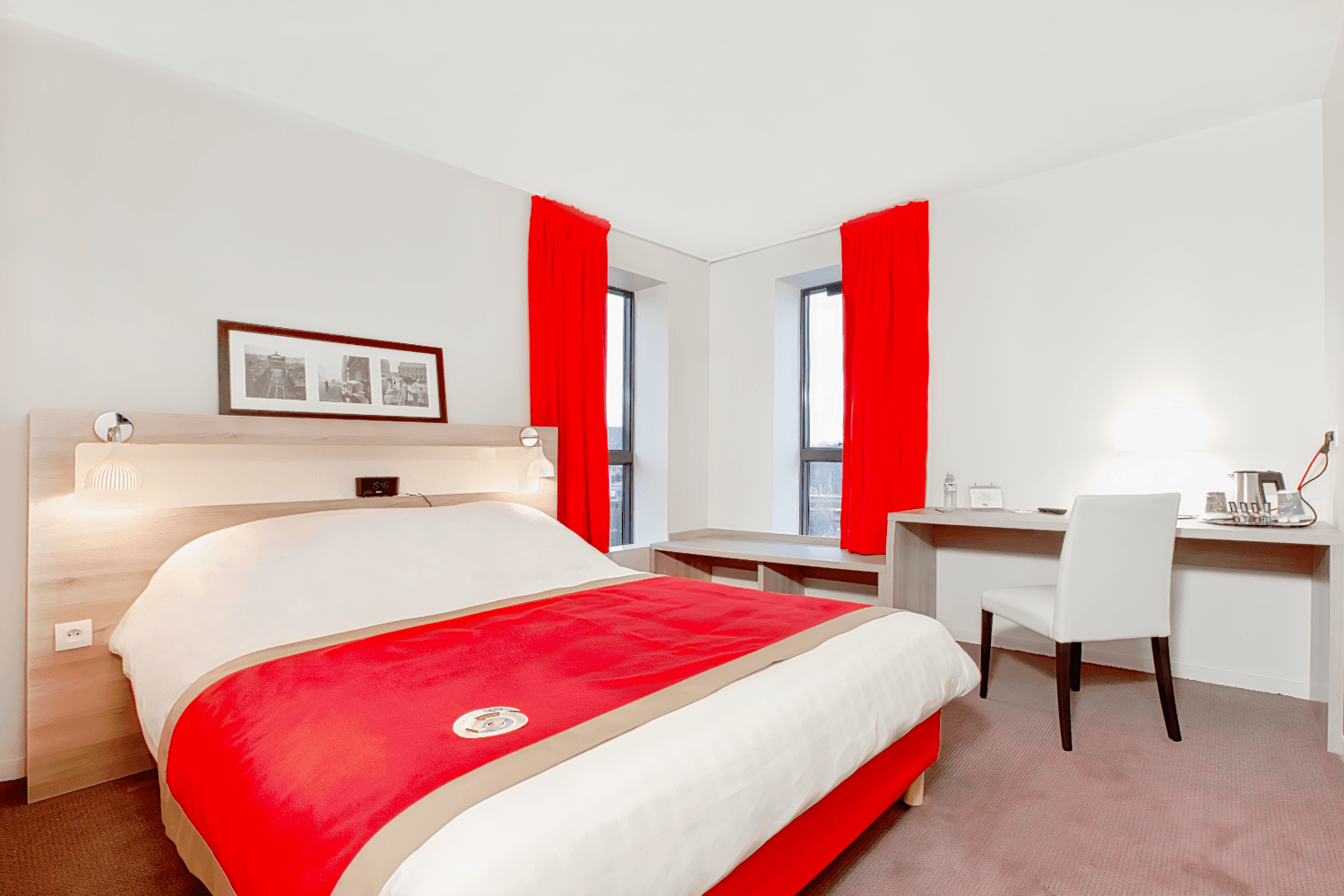 Kyriad Versailles St Cyr