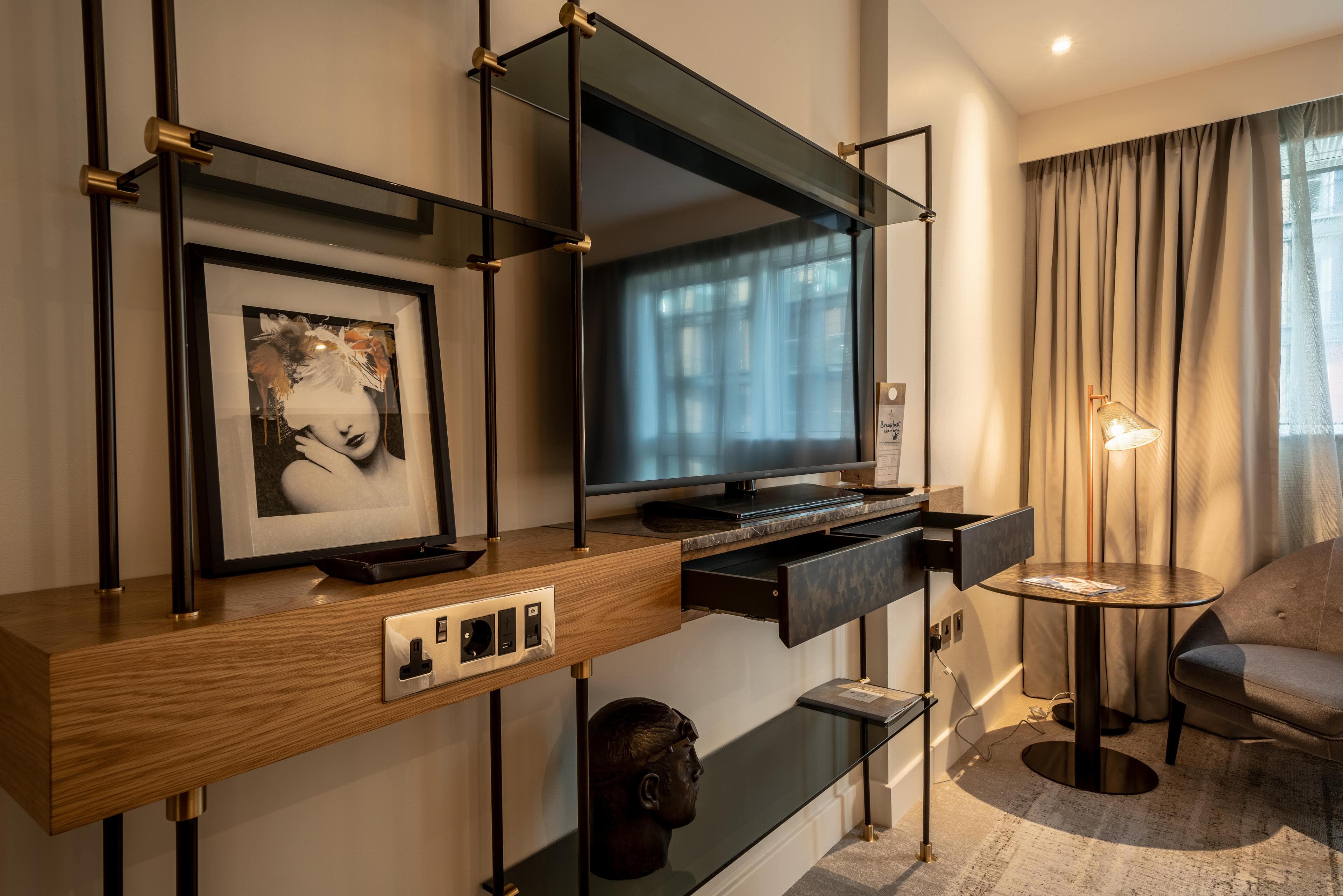 Lincoln Plaza London, Curio Collection by Hilton