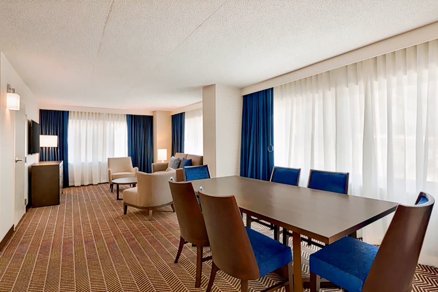 Embassy Suites by Hilton Boston at Logan Airport