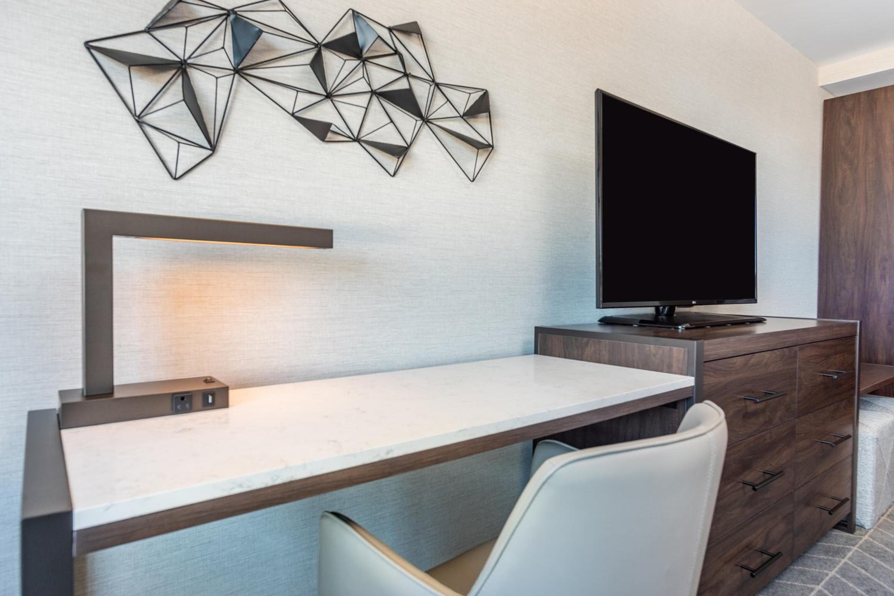 Holiday Inn Boston Logan Airport - Chelsea