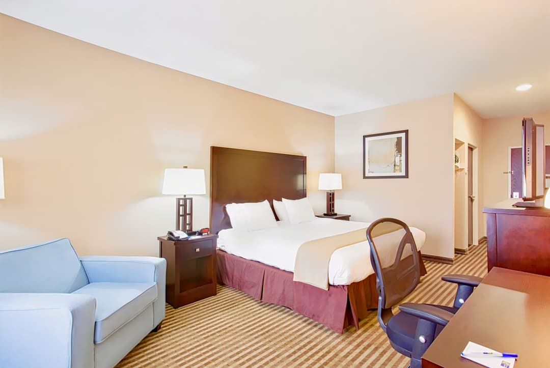 Holiday Inn Express Le Roy - Bloomington Area