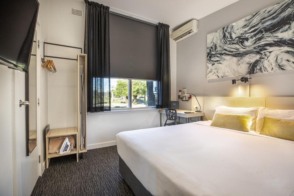 Nightcap at Colyton Hotel