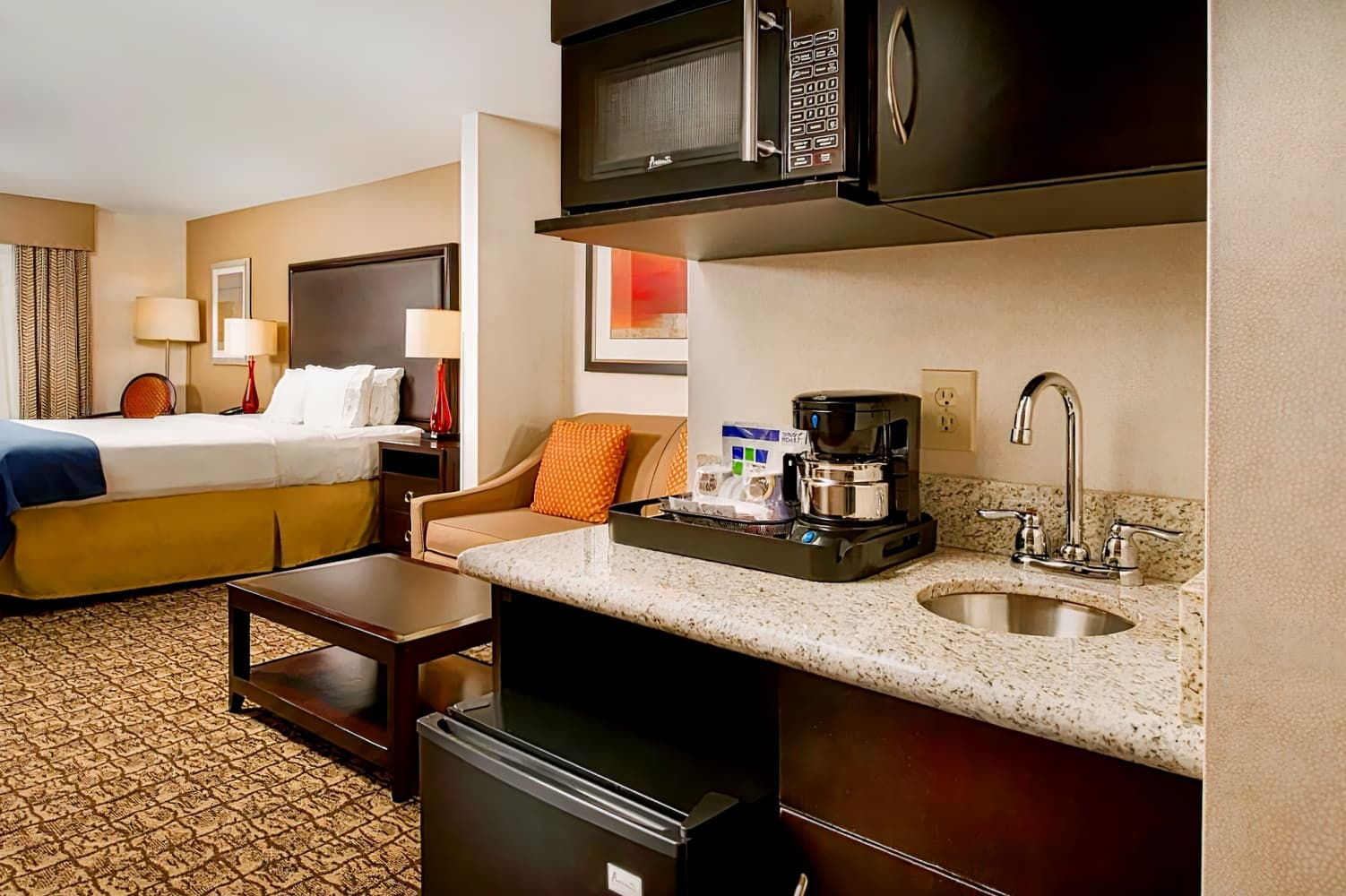 Holiday Inn Express & Suites Columbia - East Elkridge, an IHG Hotel