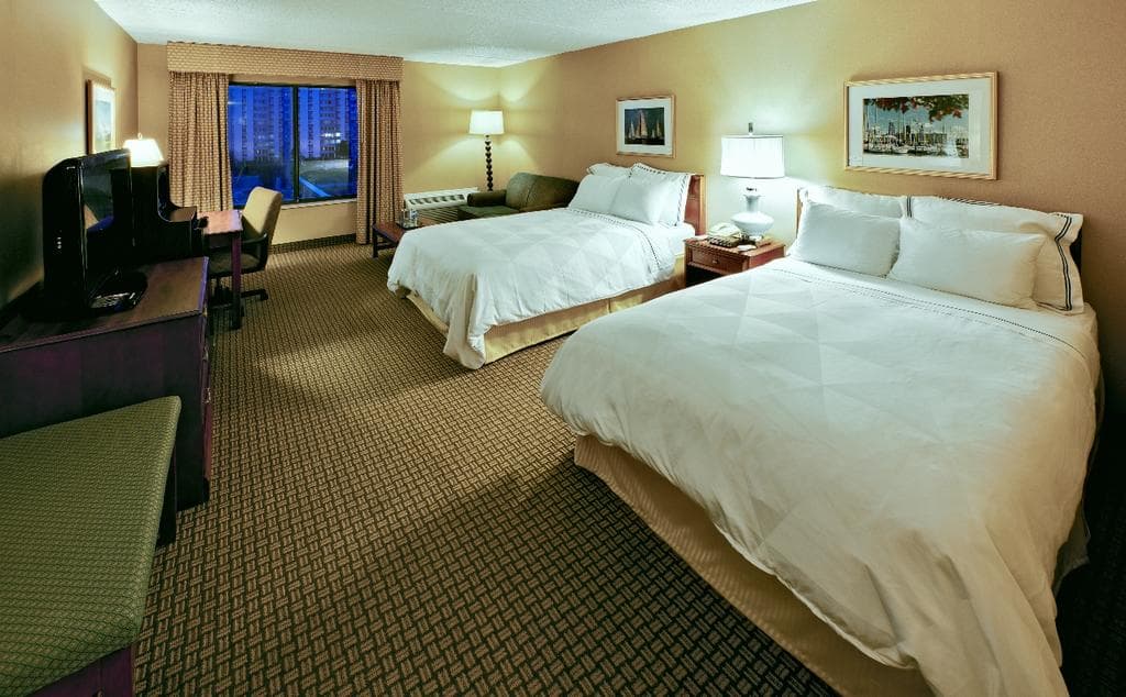 Hotel RL Cleveland Airport West