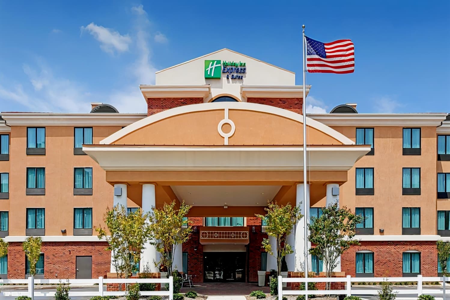 Holiday Inn Express & Suites Gulf Shores