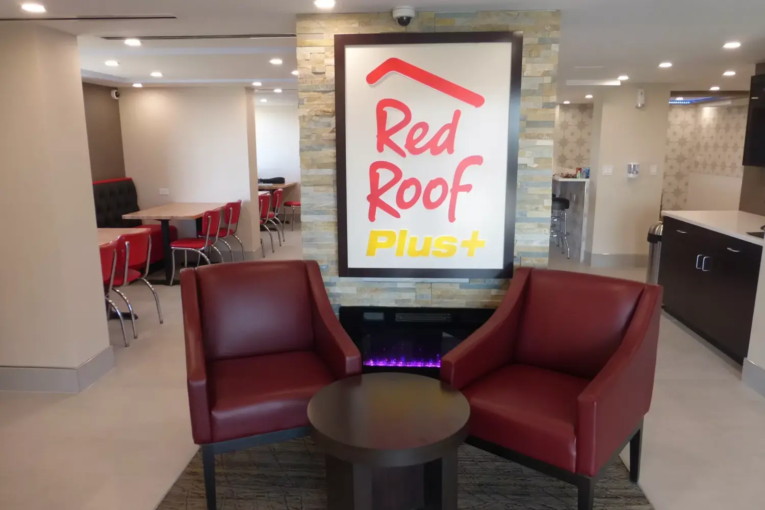 Red Roof Plus Bourbonnais