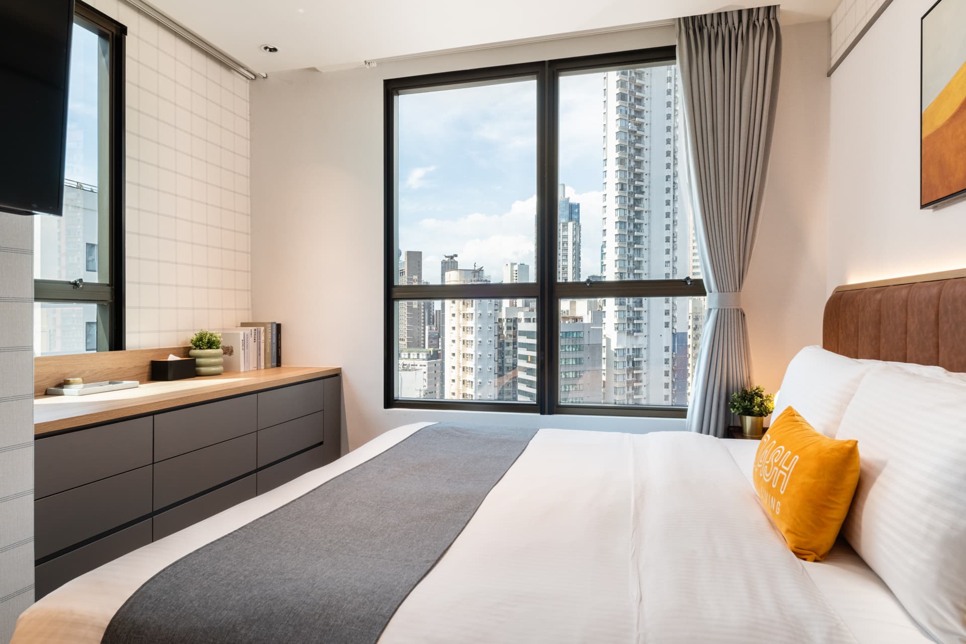 Dash Living on Hollywood