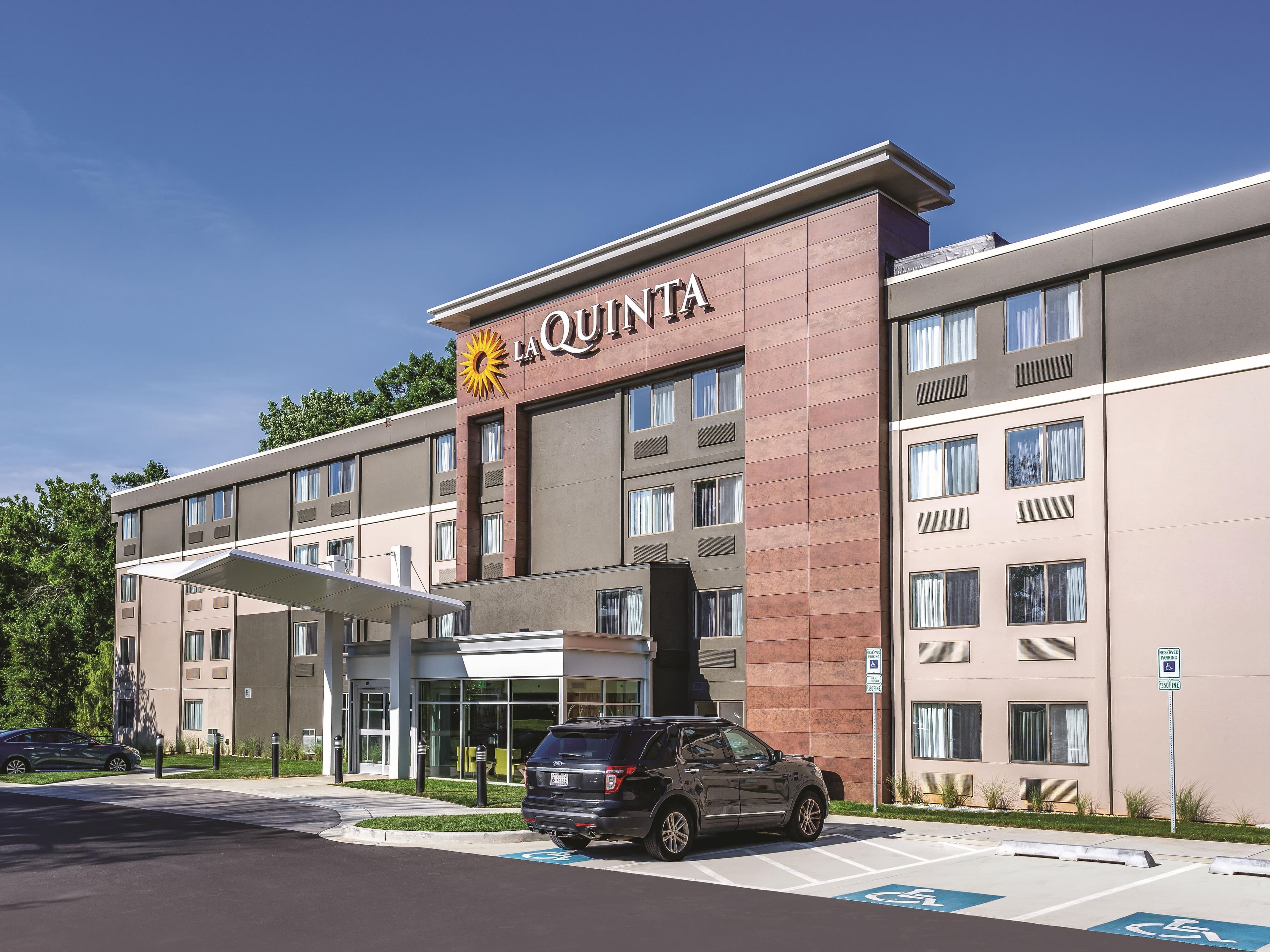La Quinta Inn & Suites by Wyndham Columbia / Fort Meade