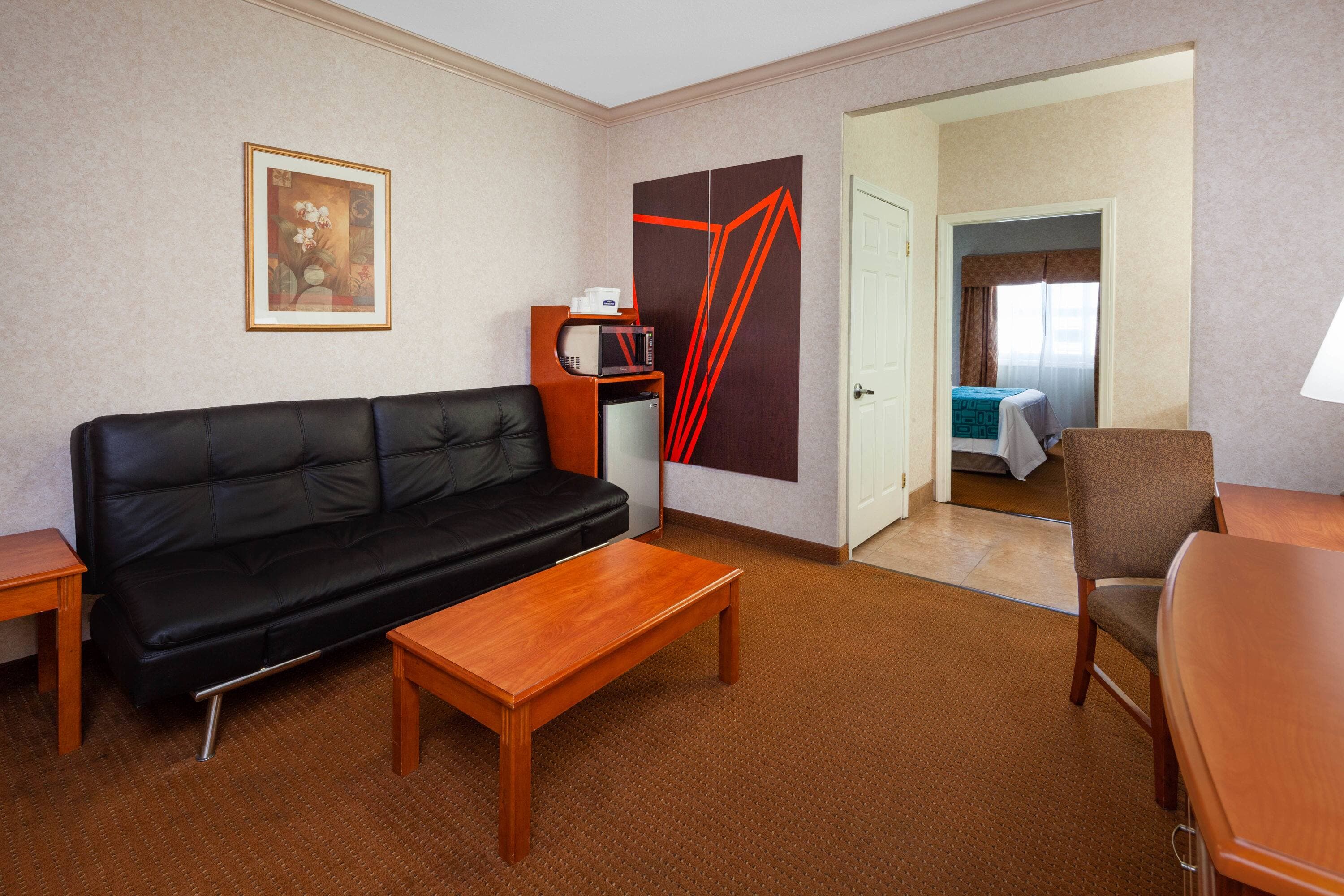 Howard Johnson by Wyndham Pico Rivera Hotel & Suites