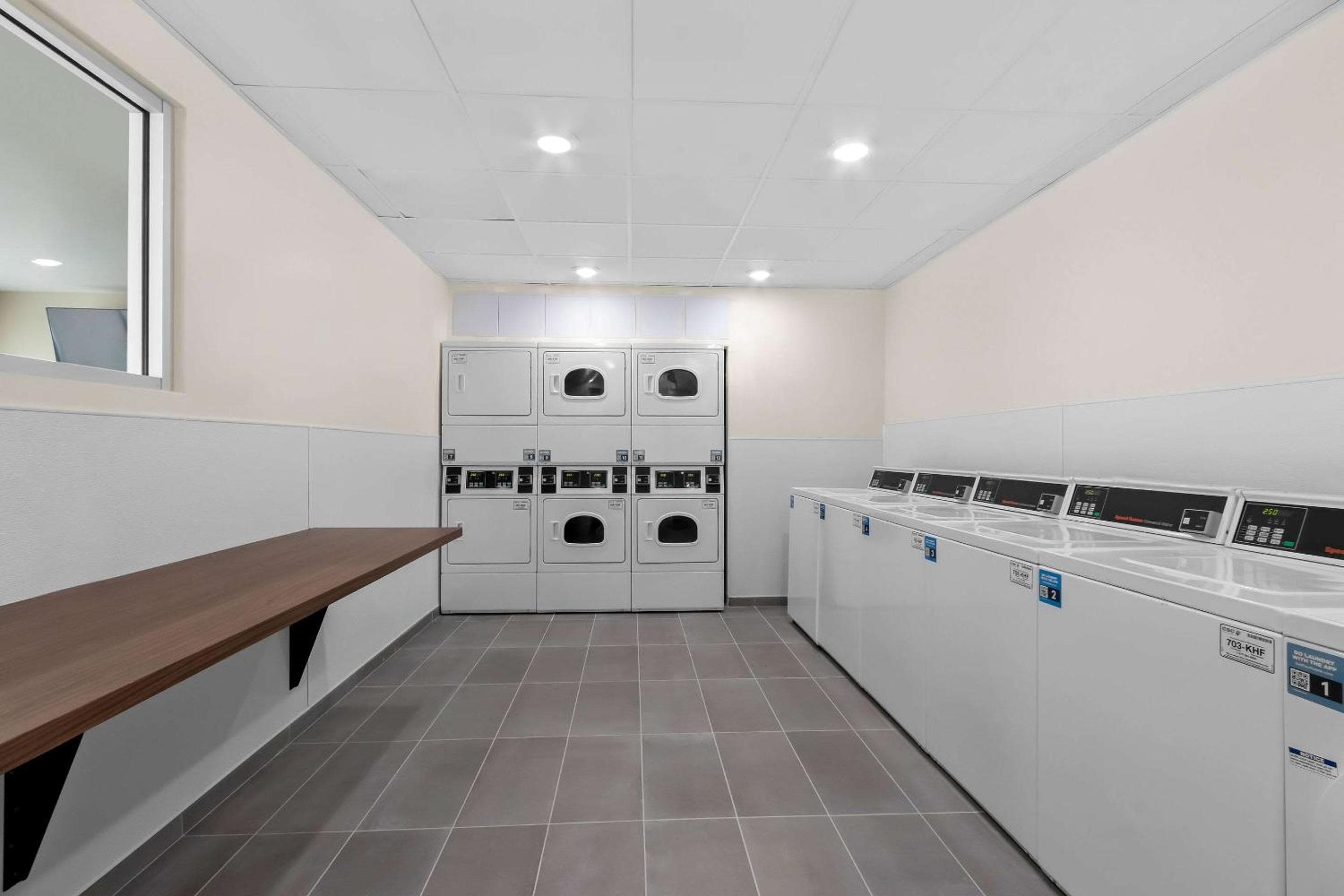 Everhome Suites Glendale Sports Entertainment District