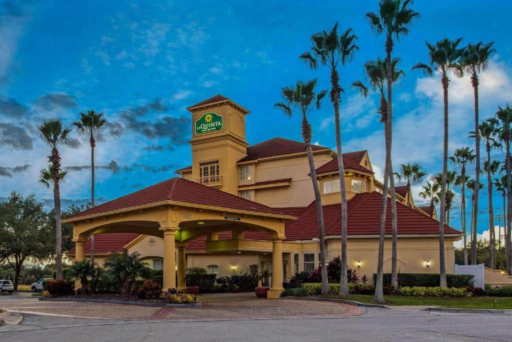 La Quinta Inn & Suites by Wyndham Orlando Airport