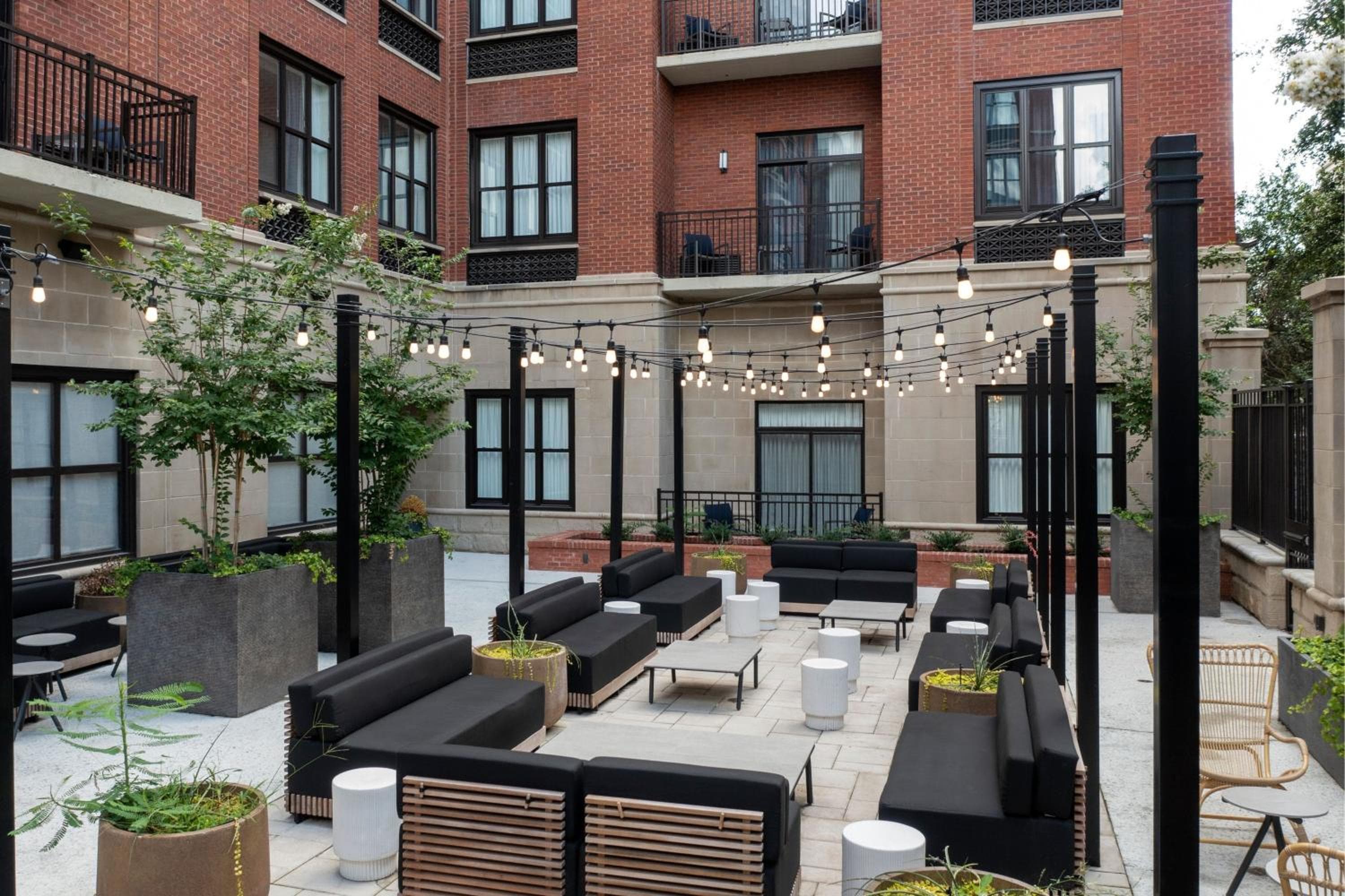 Courtyard by Marriott Savannah Downtown - Historic District