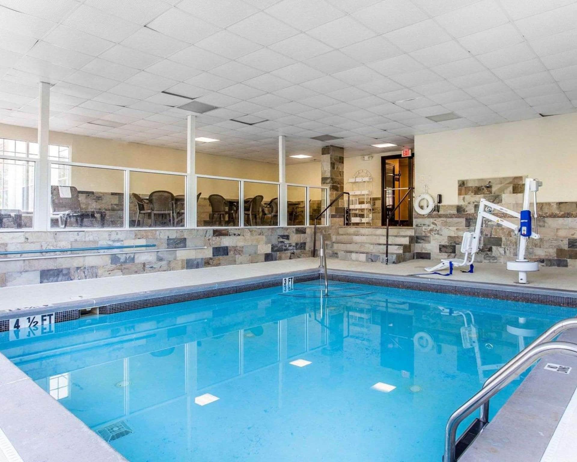 Comfort Inn & Suites – Ballpark Area
