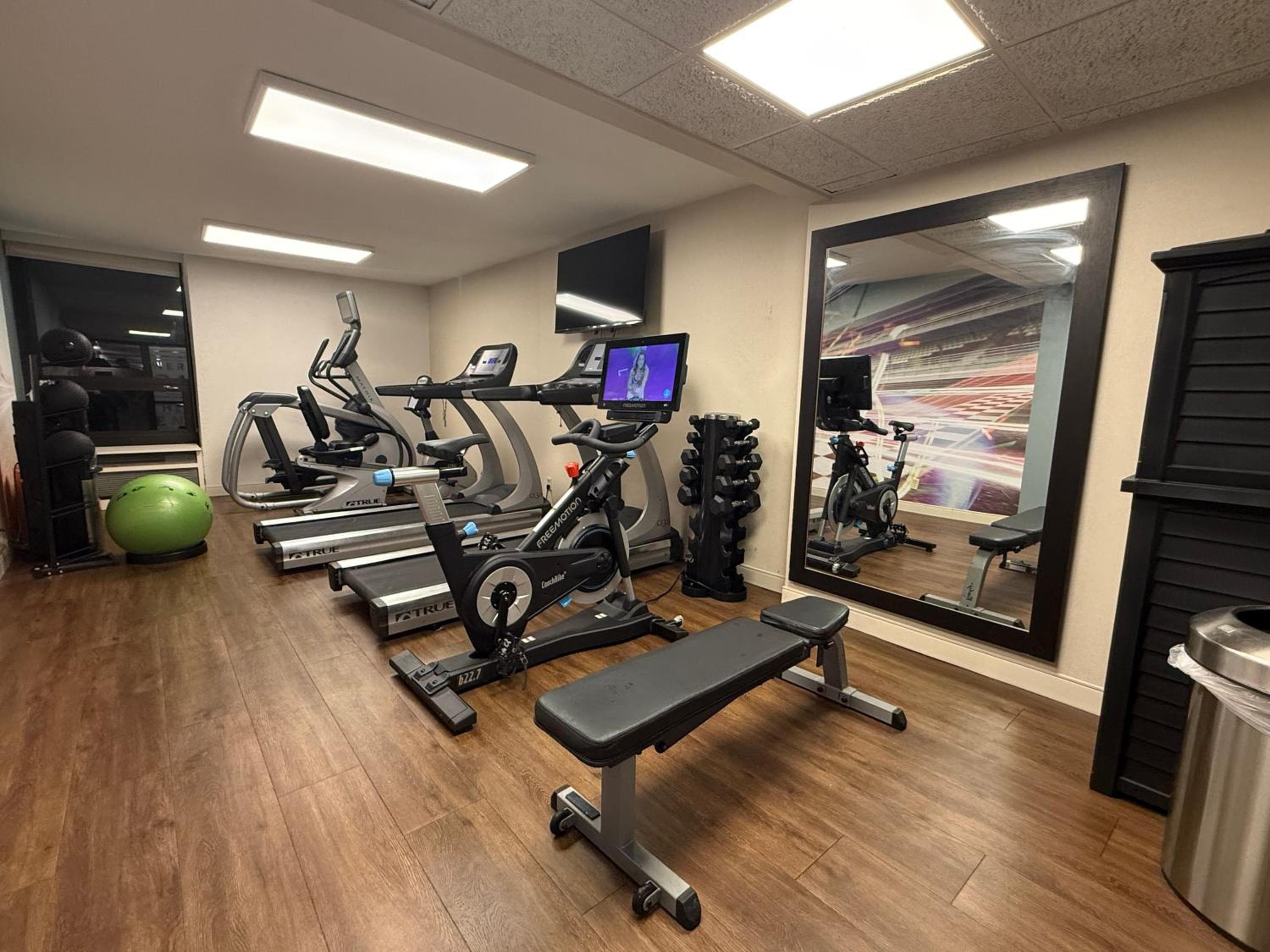 Best Western PLUS INDIANAPOLIS NORTH AT PYRAMIDS