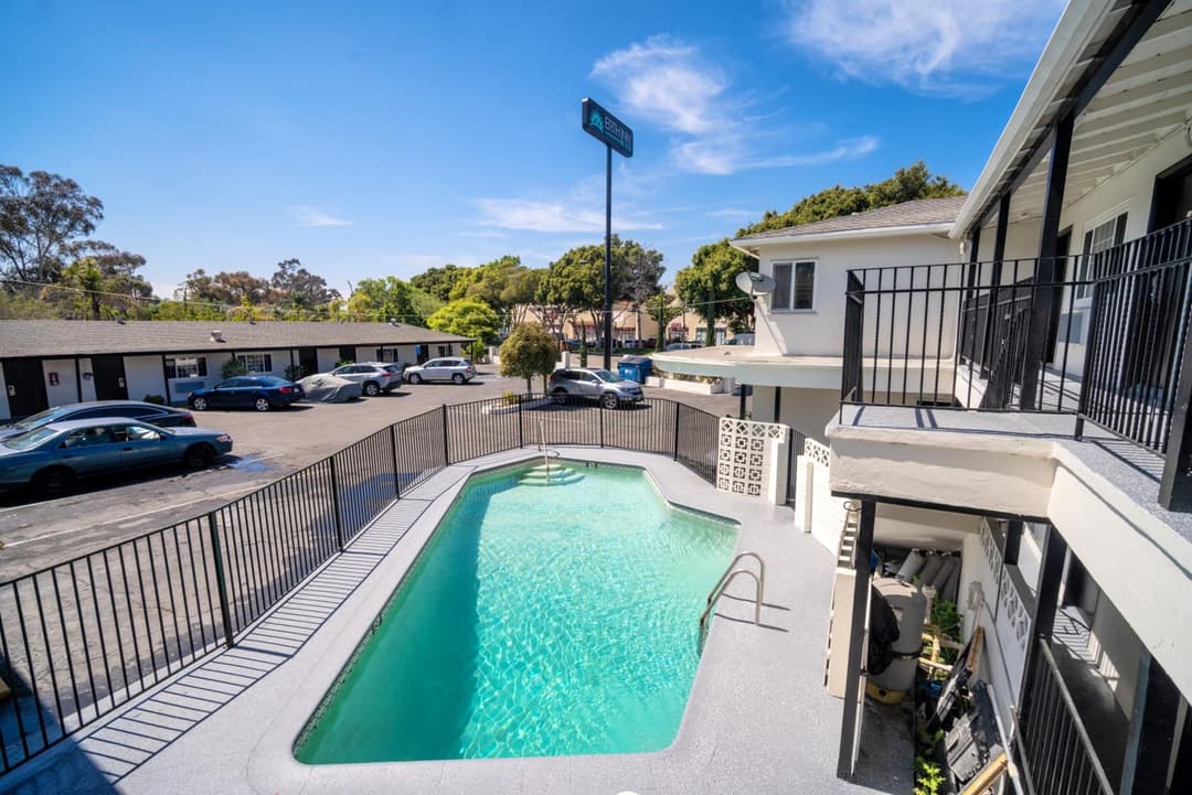 ERTH INN by AGA- San Ysidro