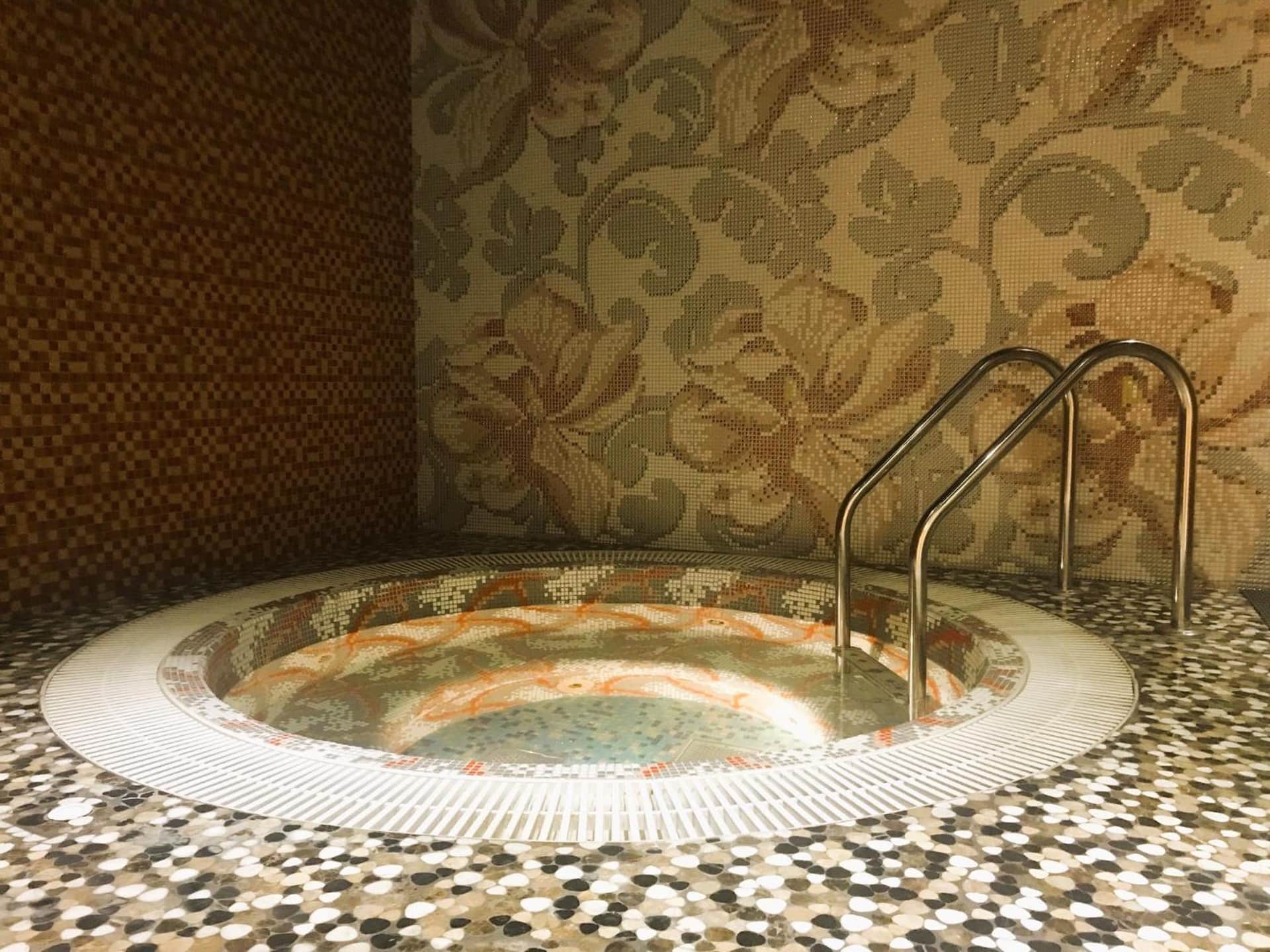 Royal Rose Hotel Abu Dhabi, Curio Collection by Hilton